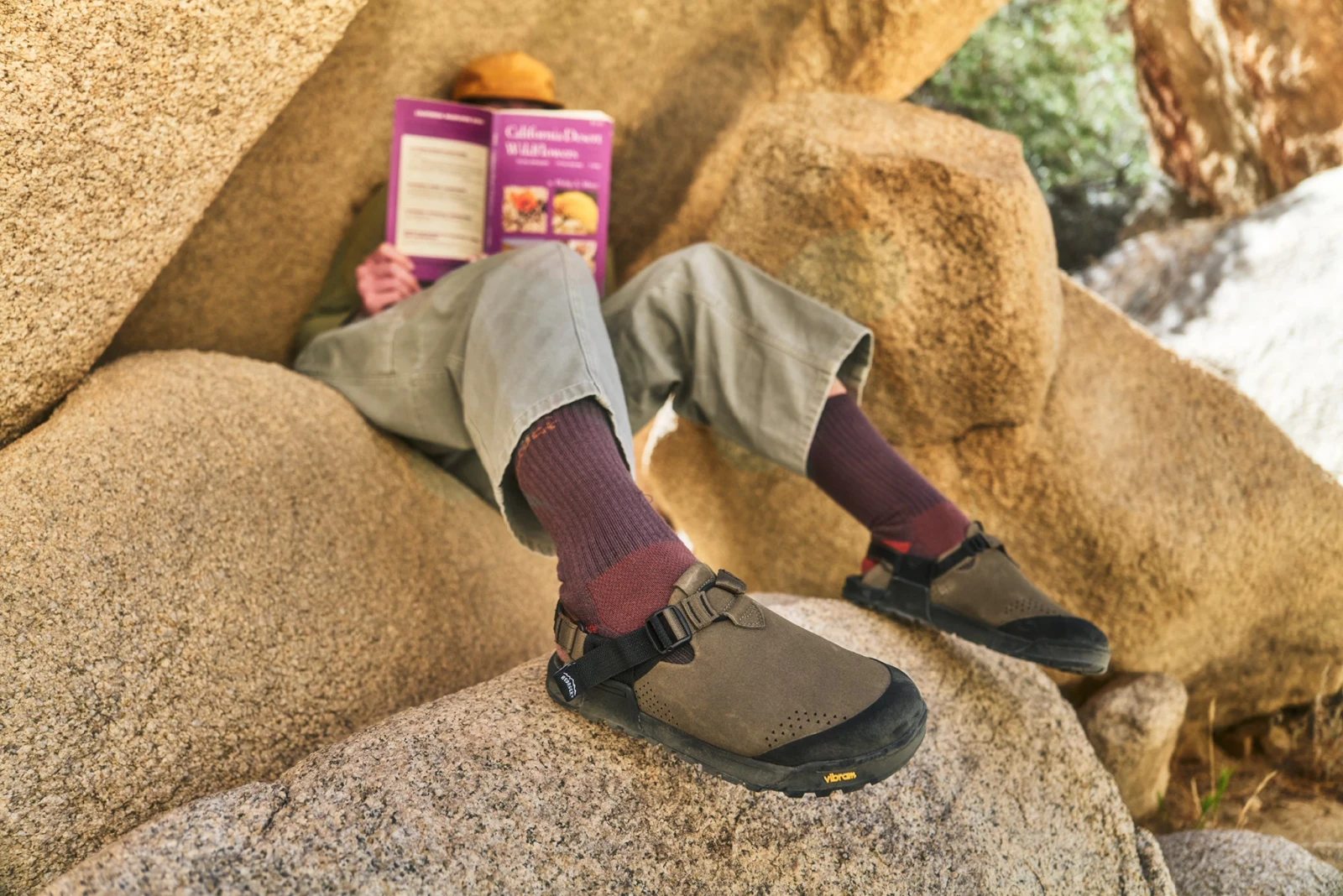 Сабо Bedrock Mountain Clog - Synthetic Suede — сосновая шишка, фото 4